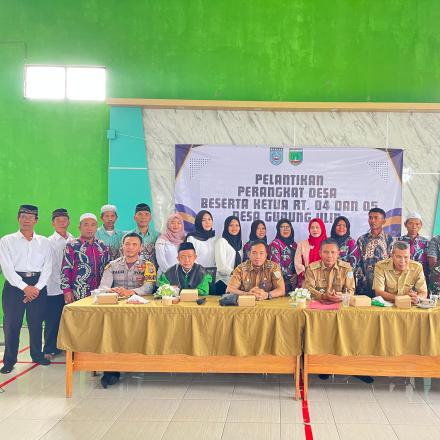 PAMBAKAL GUNUNG ULIN MELANTIK PERANGKAT DESA BESERTA KETUA RT TERPILIH